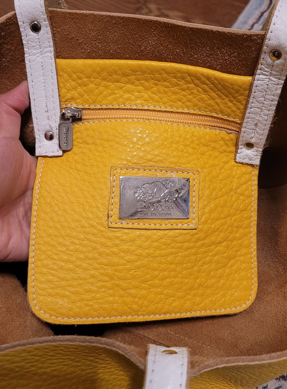 NWOT Roots French leather tote, Yellow/white - Picture 8 of 10